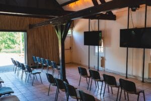 Locatie-stal-schermen-congres kopie Vergaderlocatie Stal met tv scherm